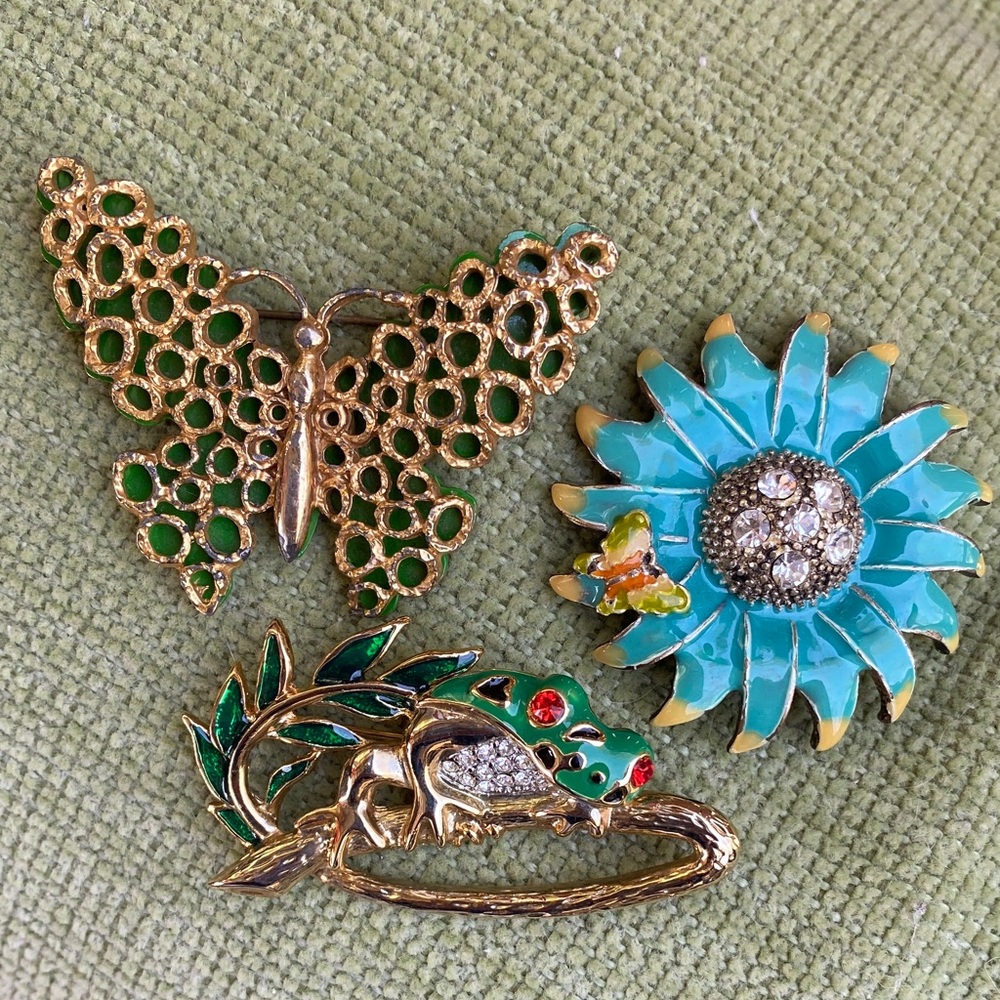 Vintage Brooches Lot of 3 Frog Butterfly and Flower